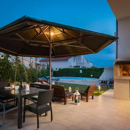 Villa Vodice 公寓