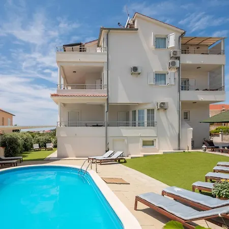 Villa Vodice 公寓